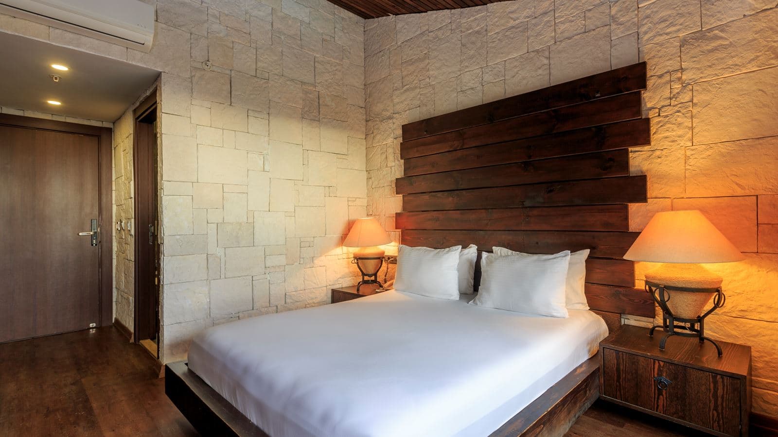 rooms-deluxe-room