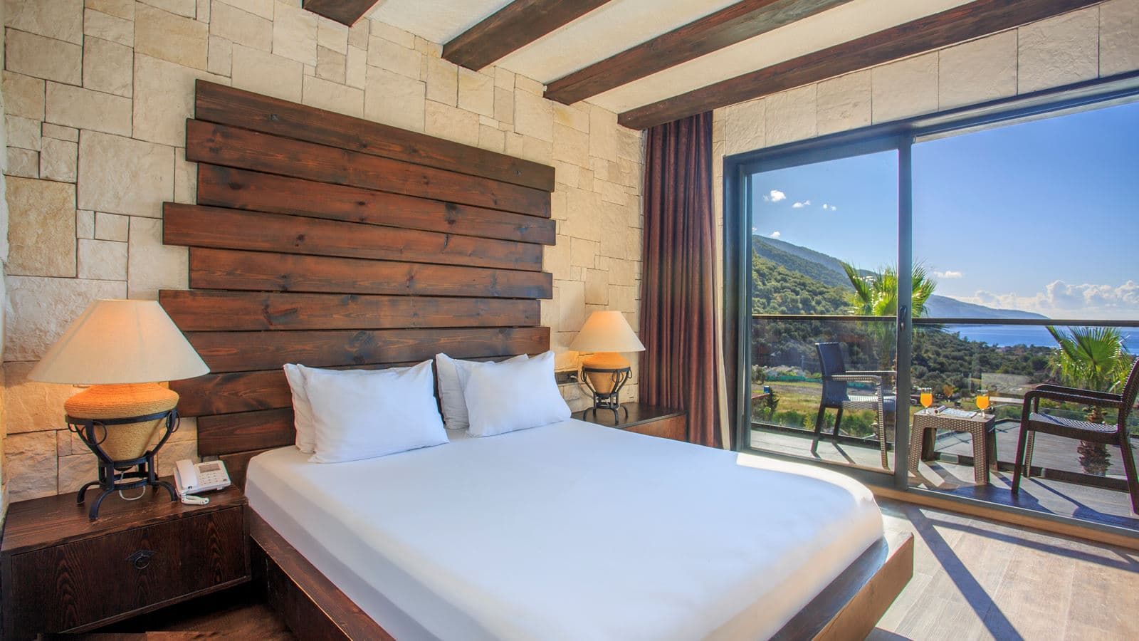 rooms-deluxe-room