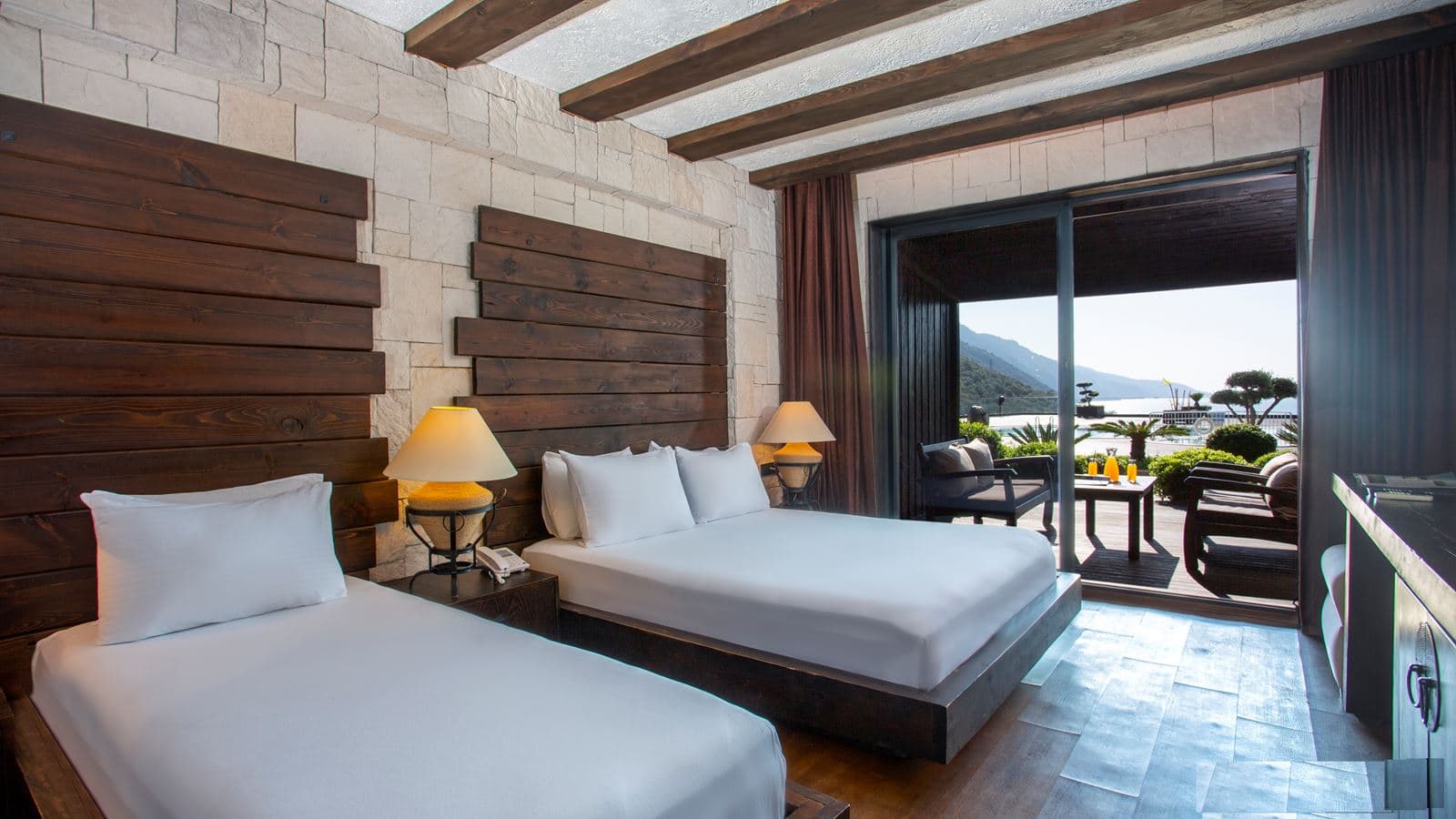 rooms-deluxe-terrace-room