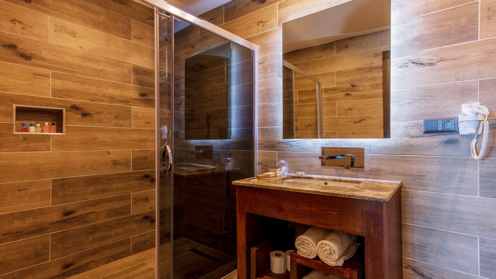 rooms-superior-room