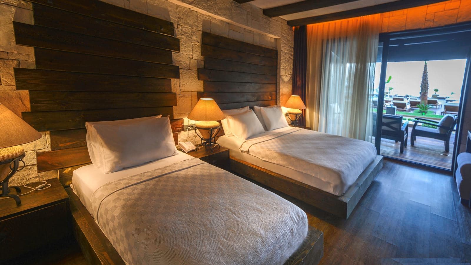 rooms-deluxe-terrace-room