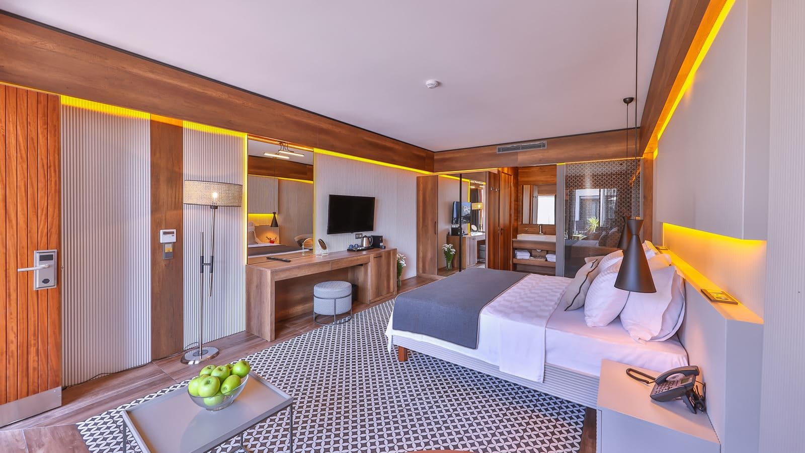 rooms-executive-room-with-pool-and-partial-sea-view