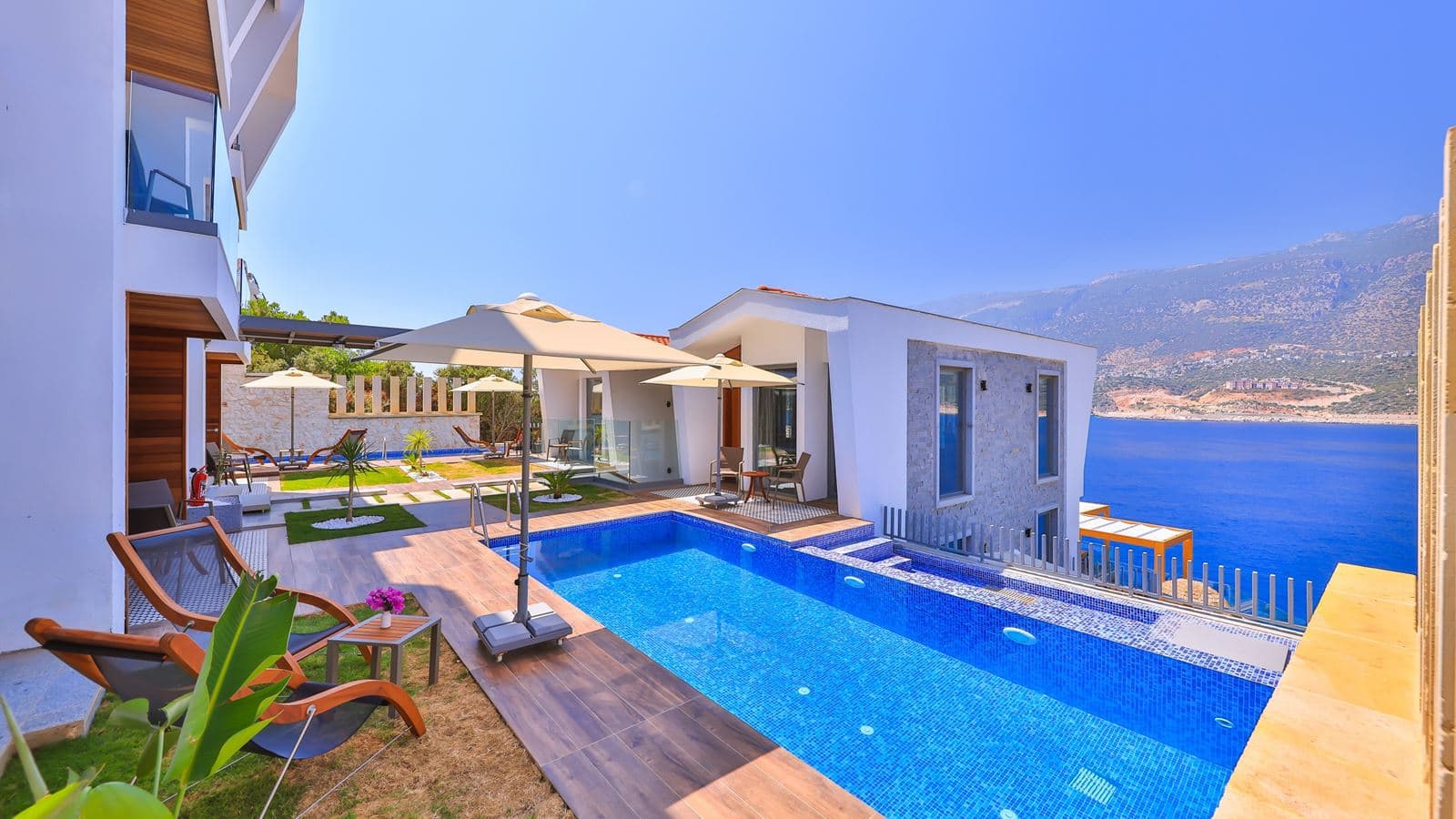 rooms-executive-room-with-pool-and-partial-sea-view