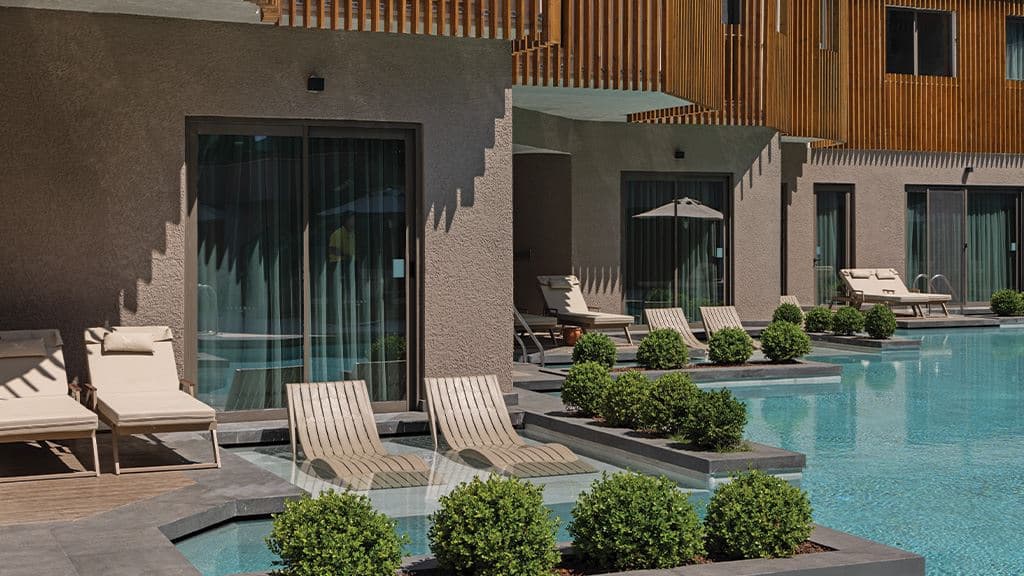 rooms-lake-house