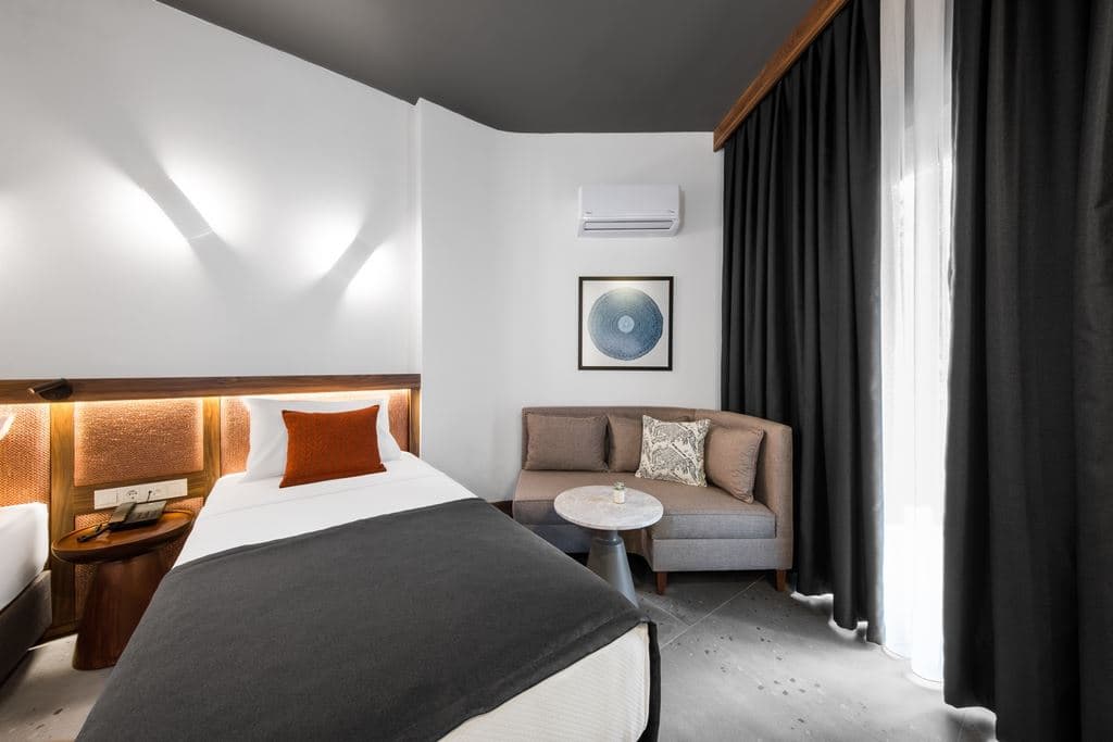 rooms-deluxe-room
