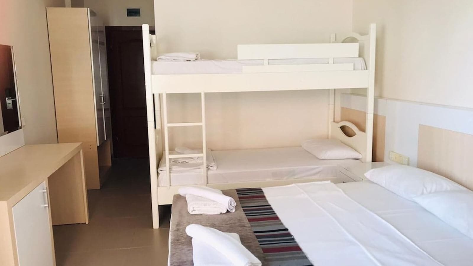 rooms-family-room