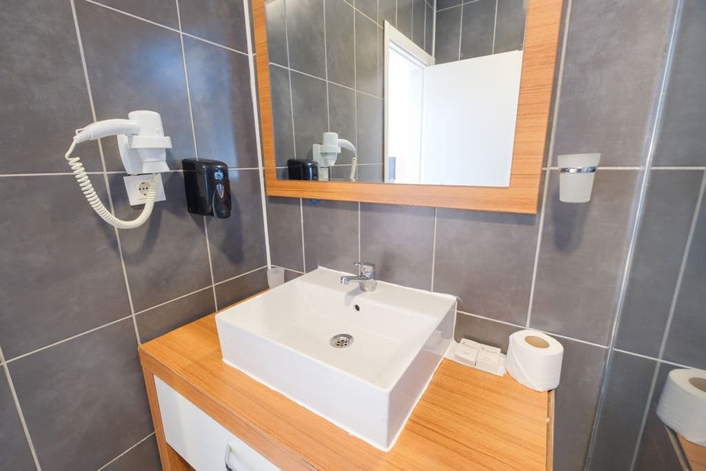 rooms-standard-room
