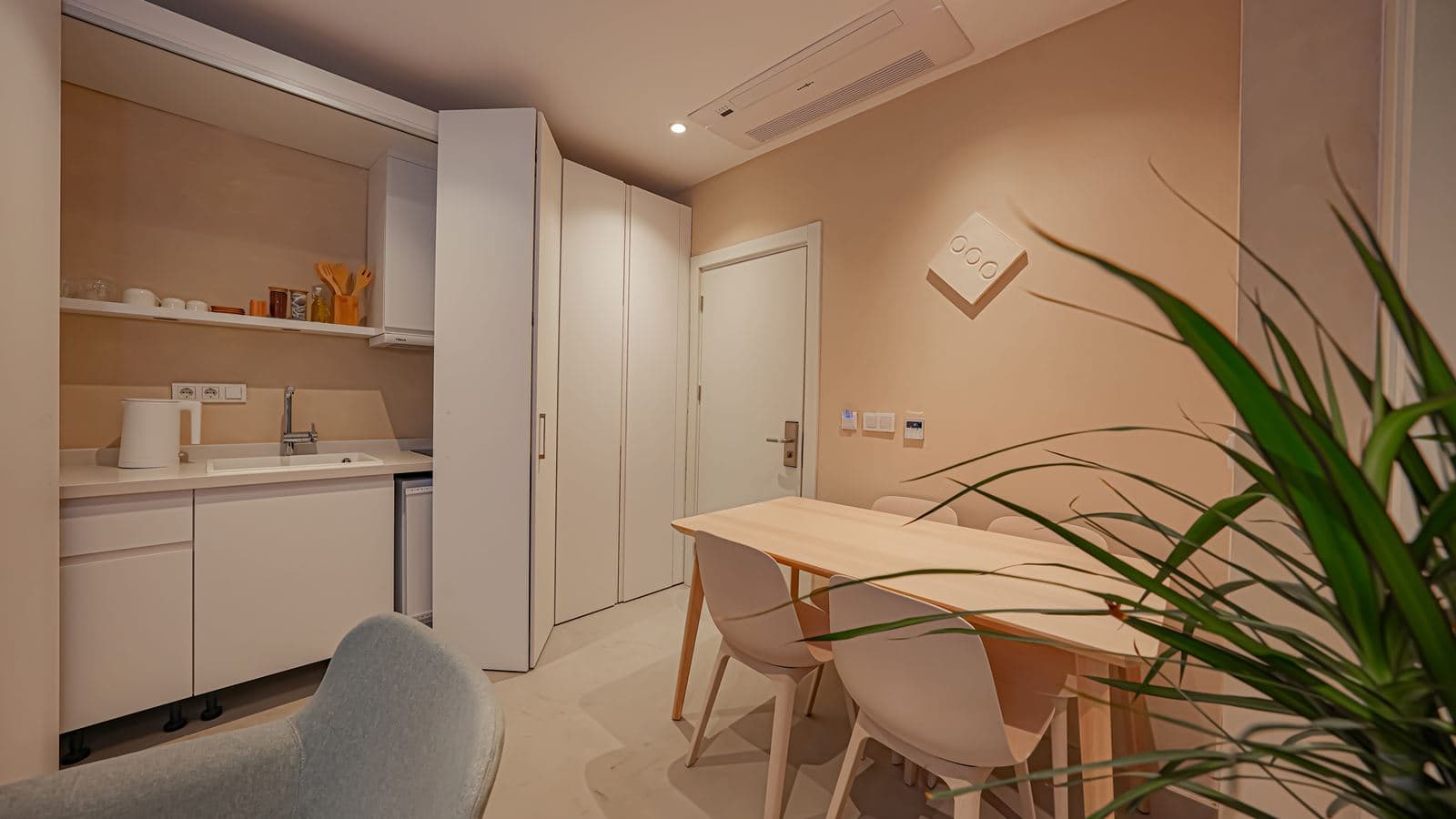 rooms-terrace-with-garden