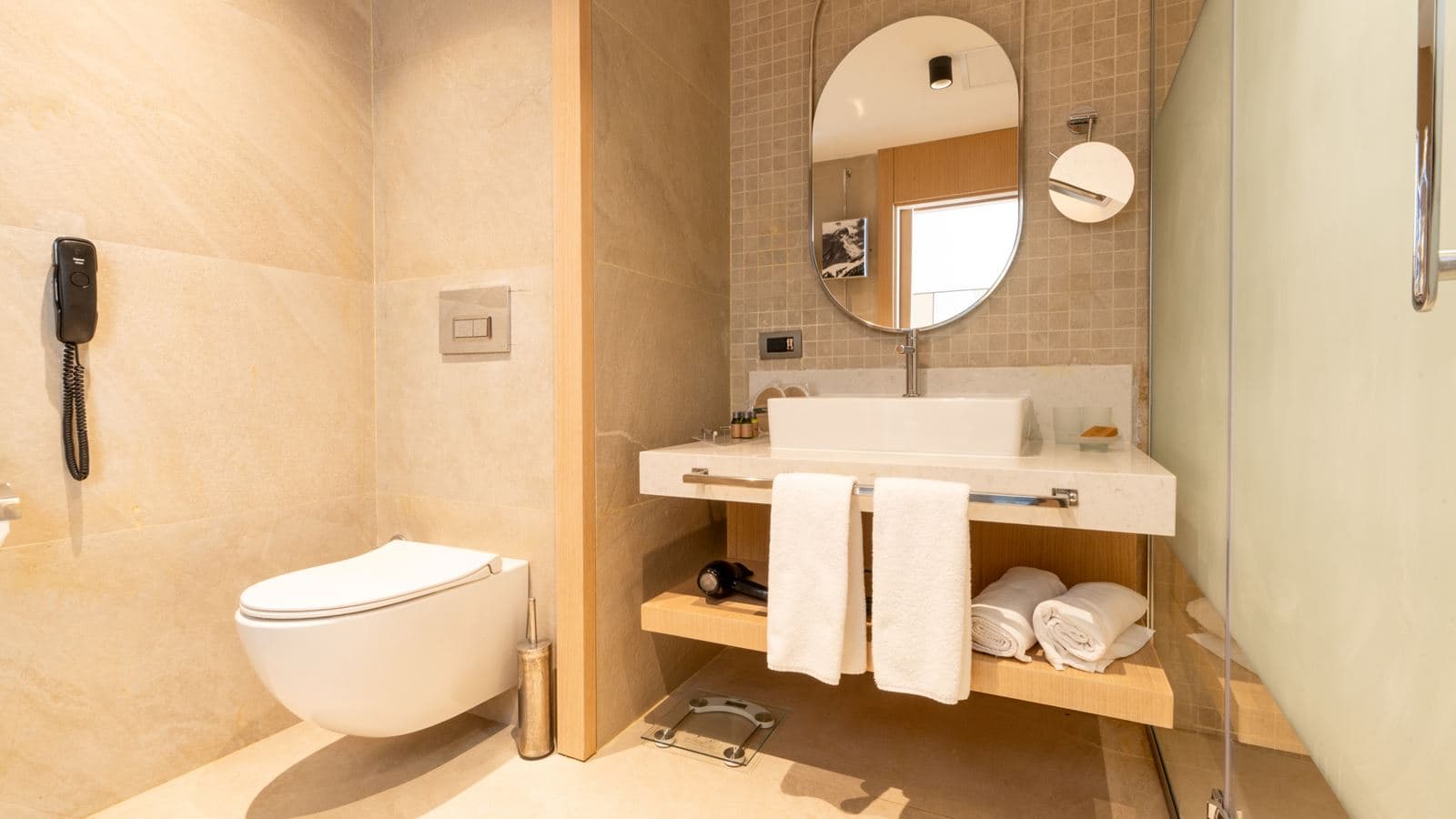 rooms-deluxe-room