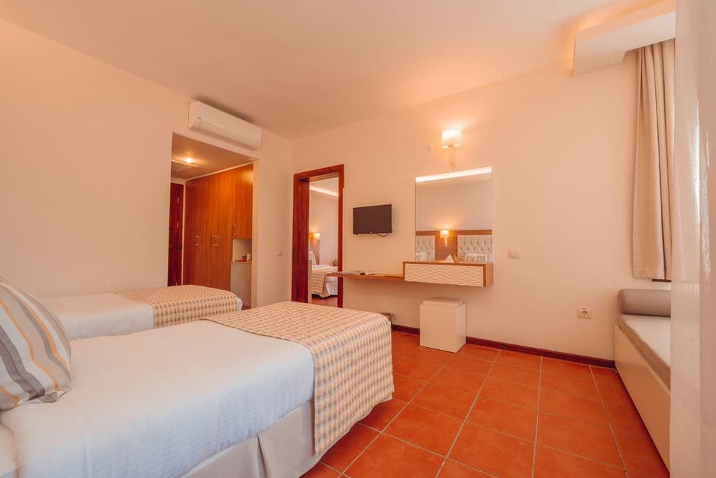 rooms-family-room