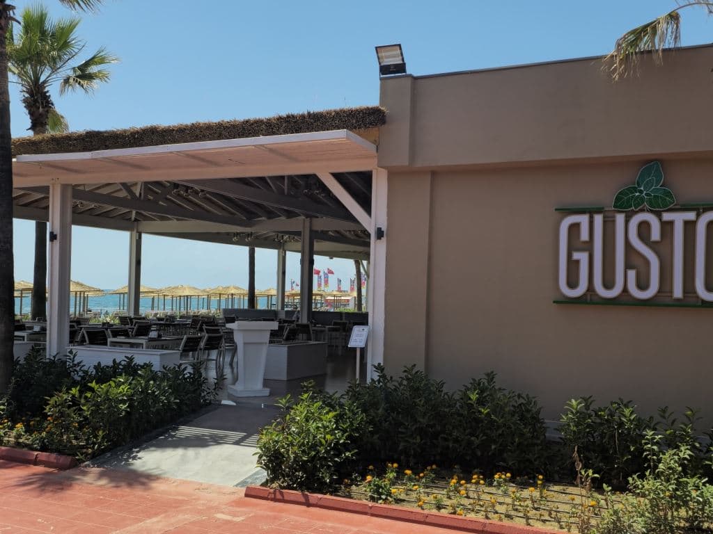 restaurants-gusto-italian-snack-restaurant