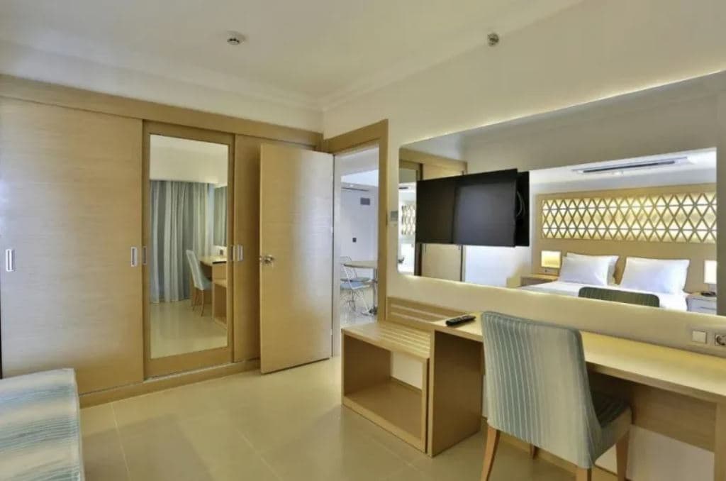 rooms-deluxe-room
