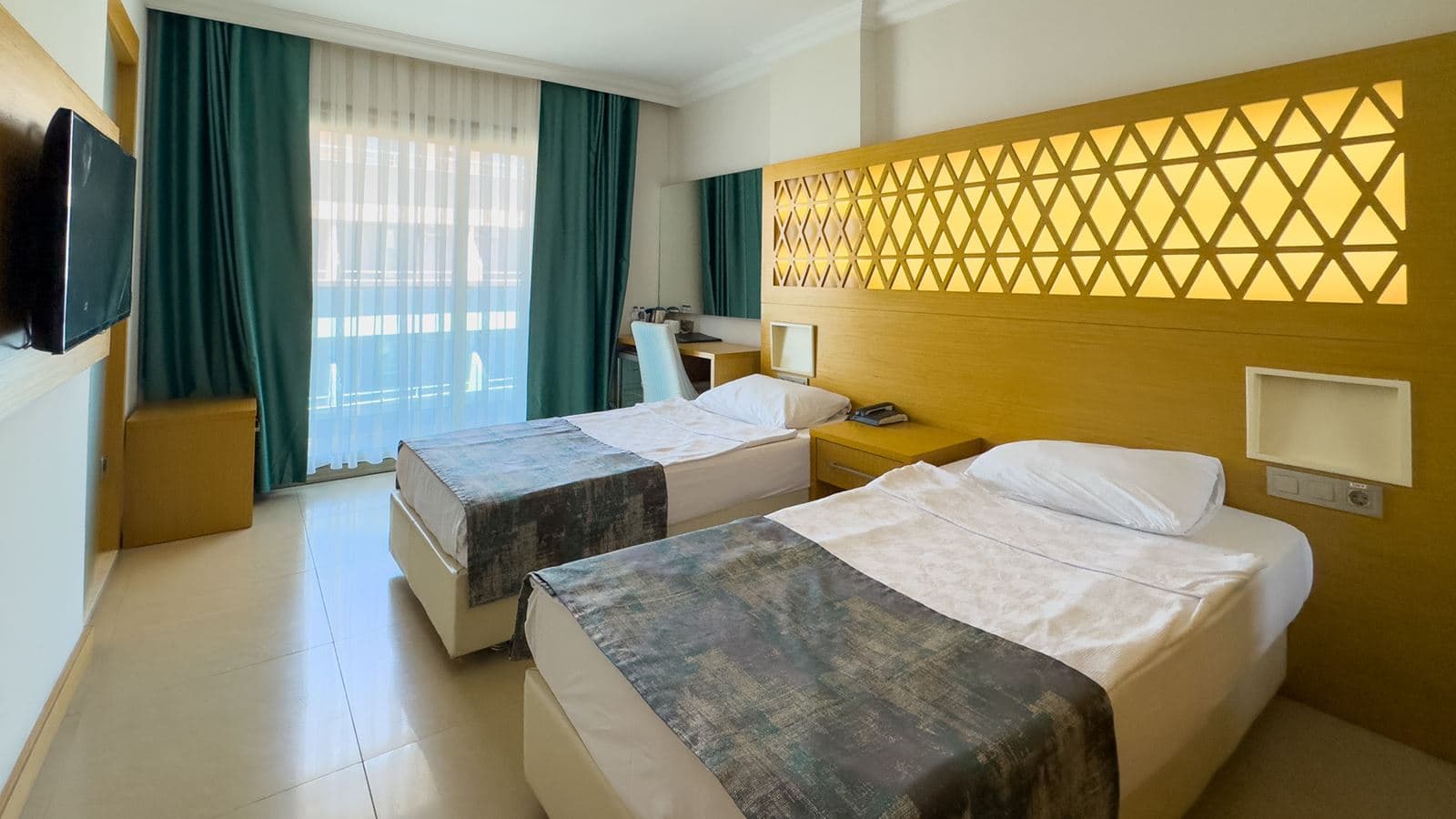 rooms-deluxe-room