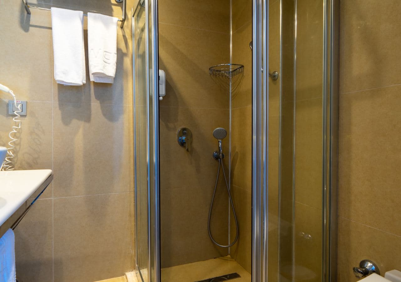 rooms-deluxe-room