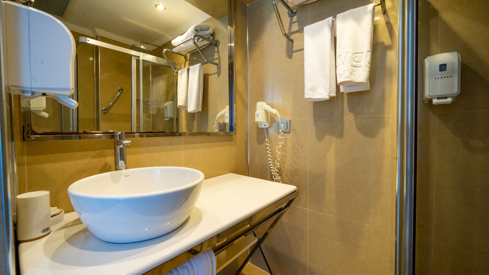 rooms-deluxe-room
