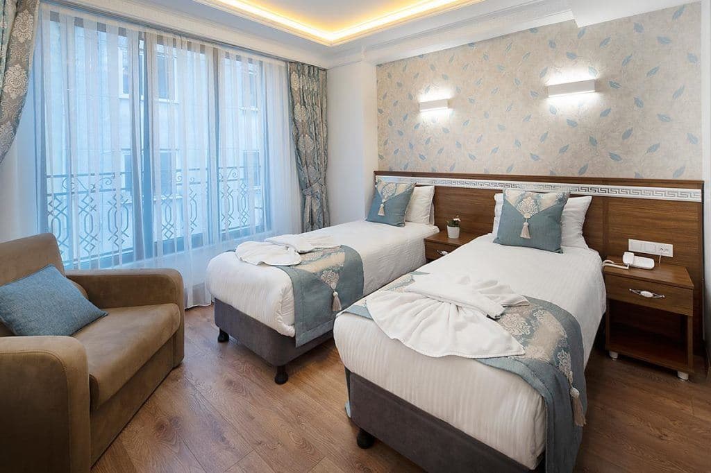 rooms-superior-room