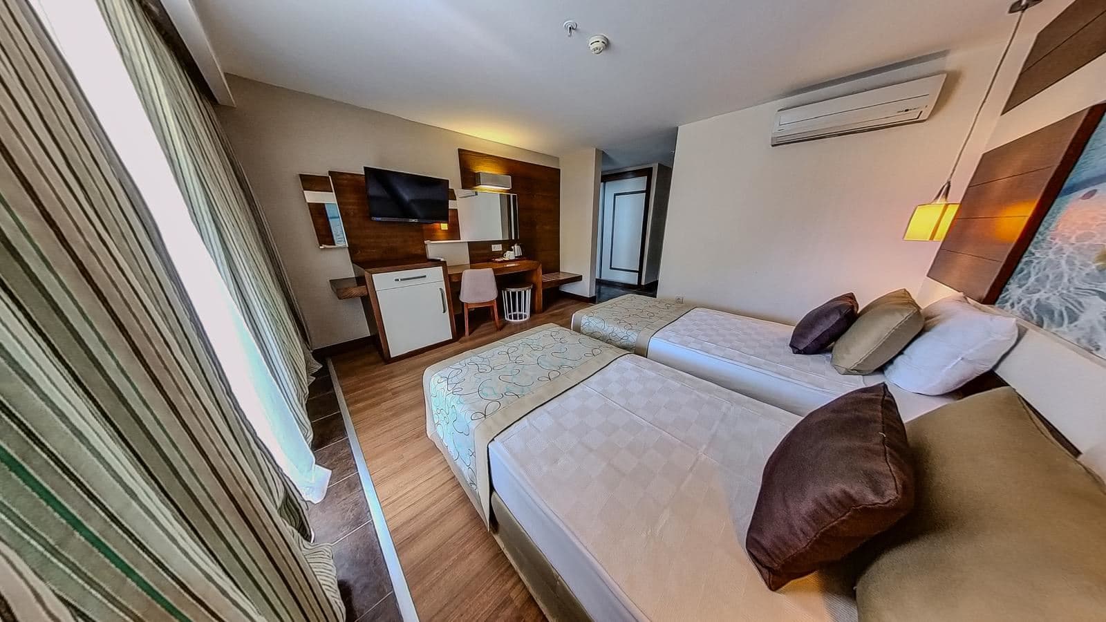rooms-family-room