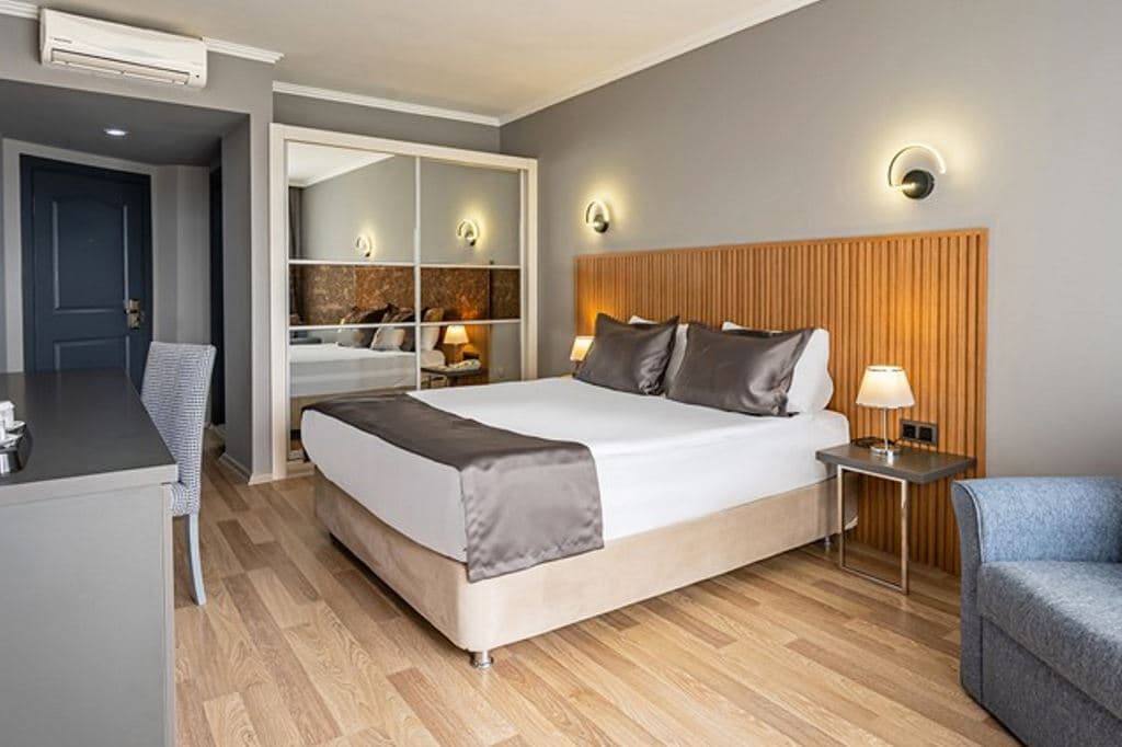 rooms-superior-room-land-view-with-balcony
