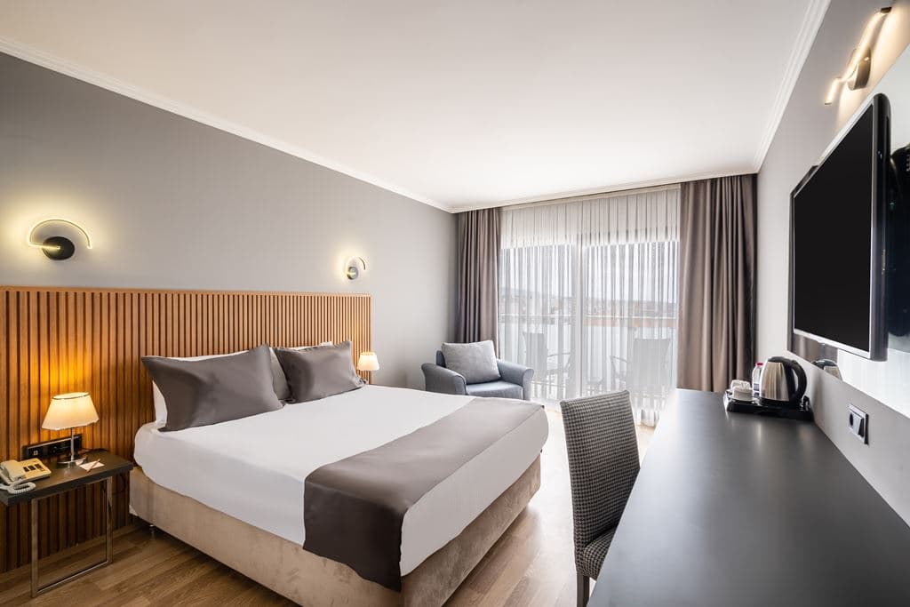 rooms-superior-room-side-sea-view-with-balcony
