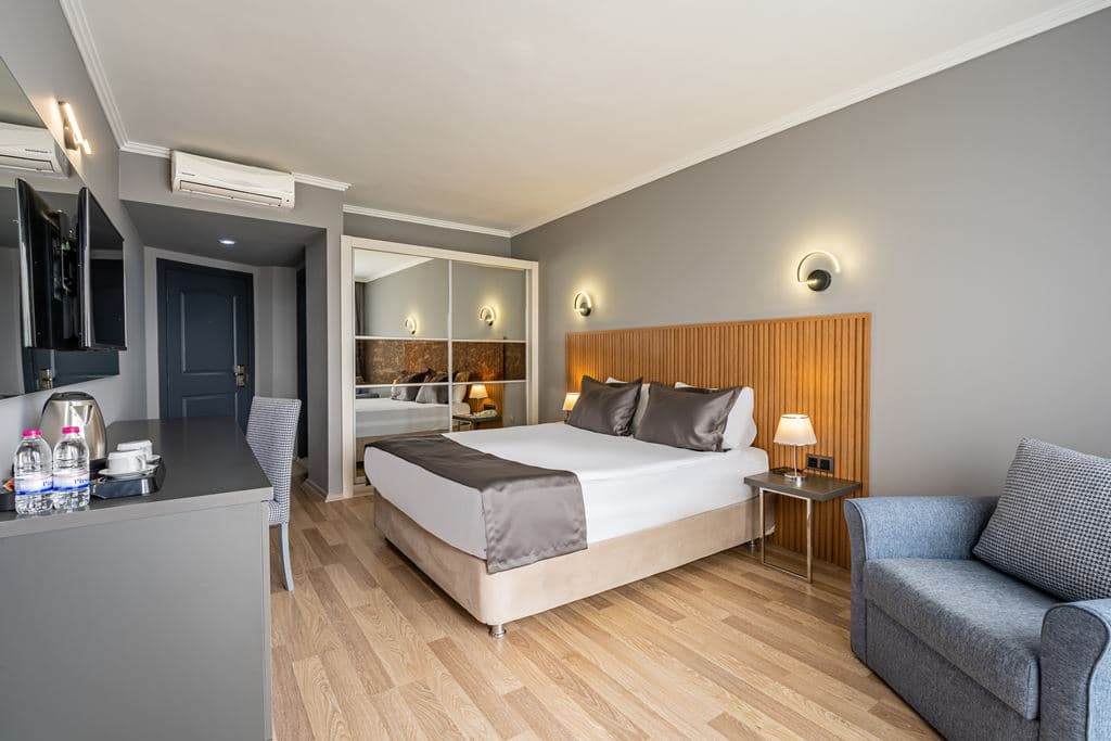 rooms-superior-room-side-sea-view-with-balcony