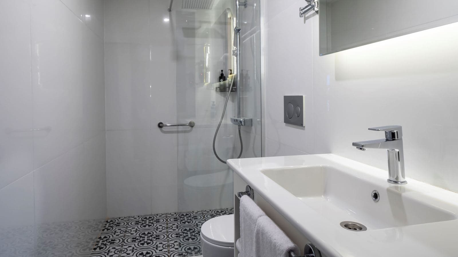 rooms-standart-havuz-manzarali-oda