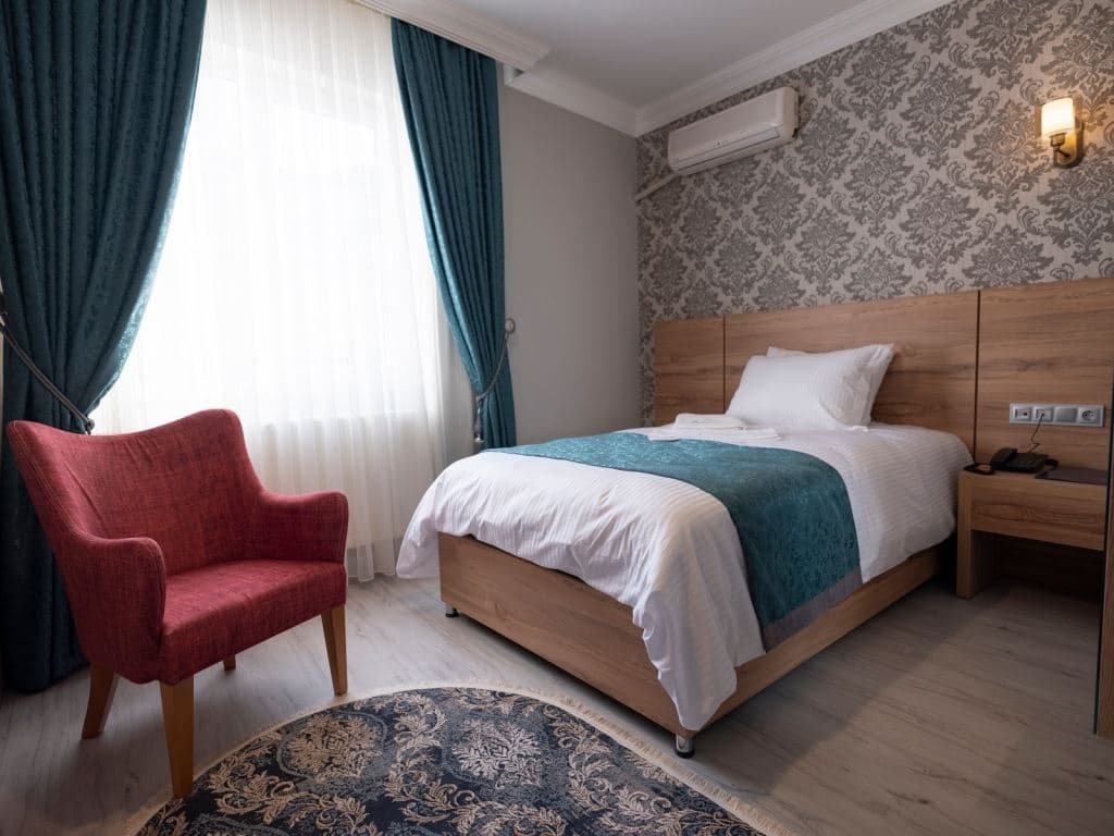 rooms-classic-room