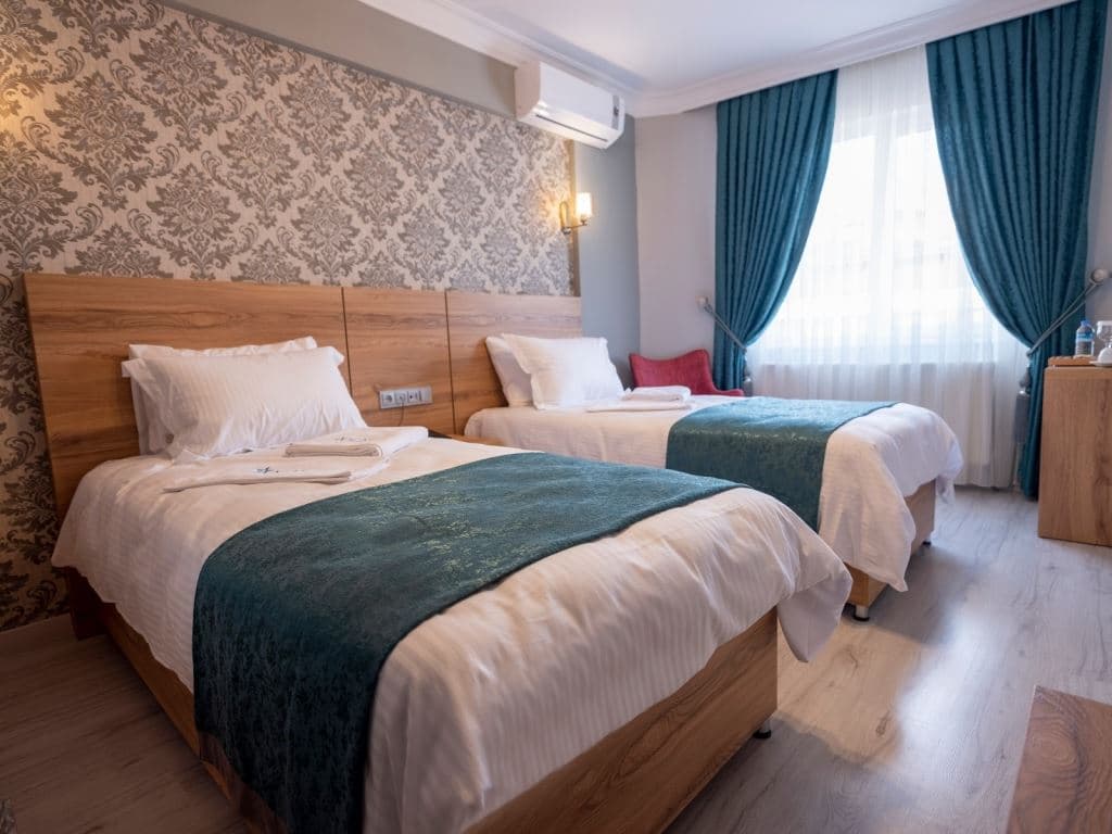 rooms-classic-room