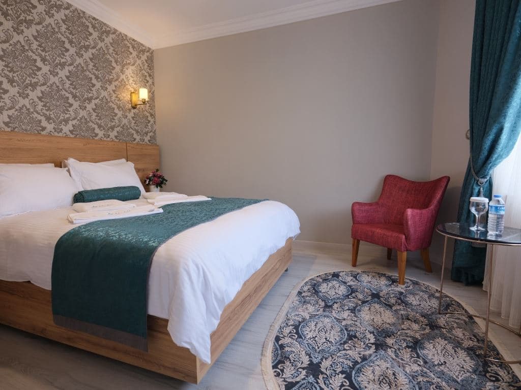 rooms-classic-room