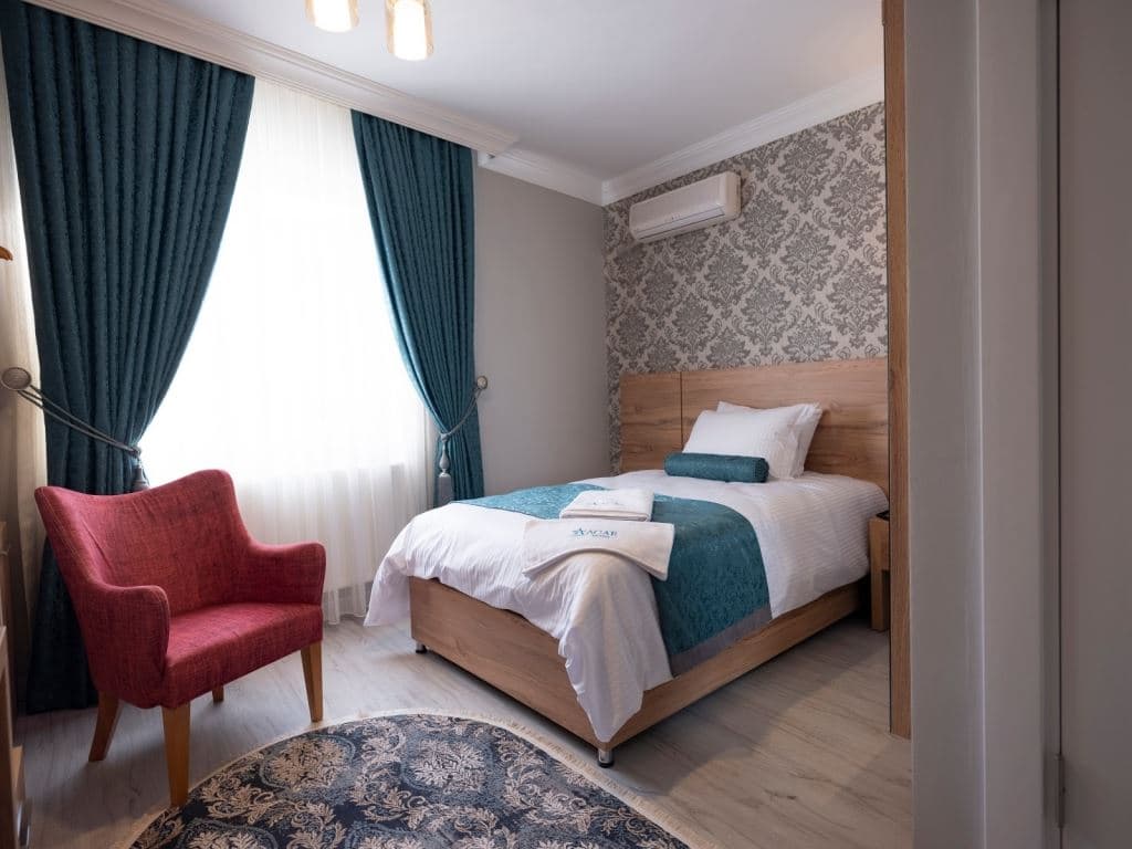 rooms-classic-room