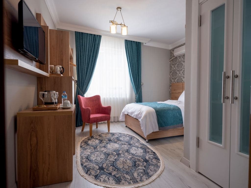 rooms-classic-room