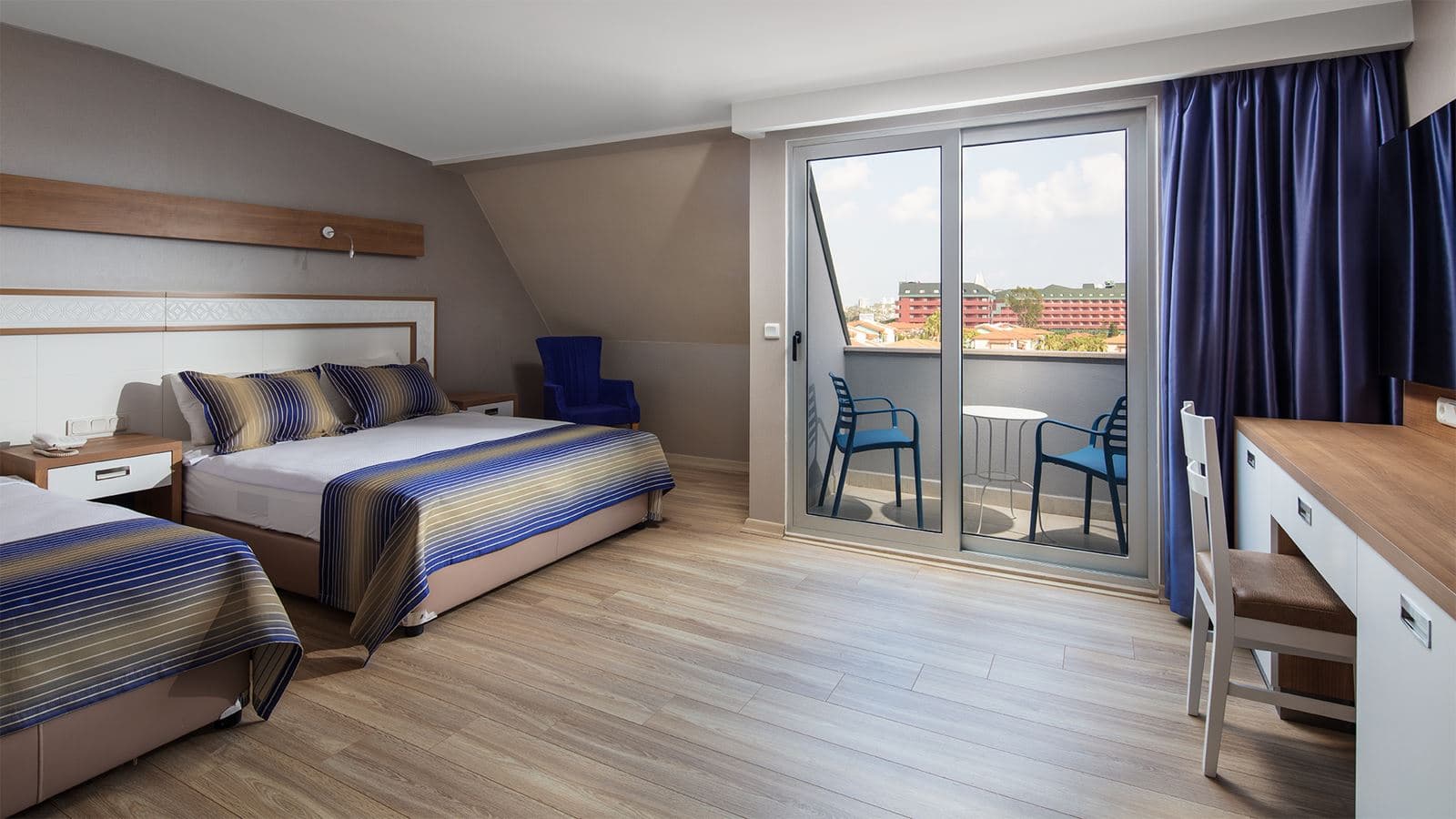 rooms-deluxe-room