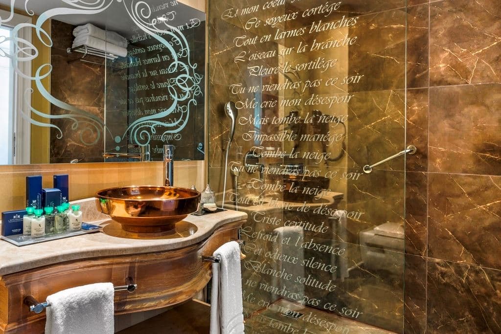 rooms-deluxe-room