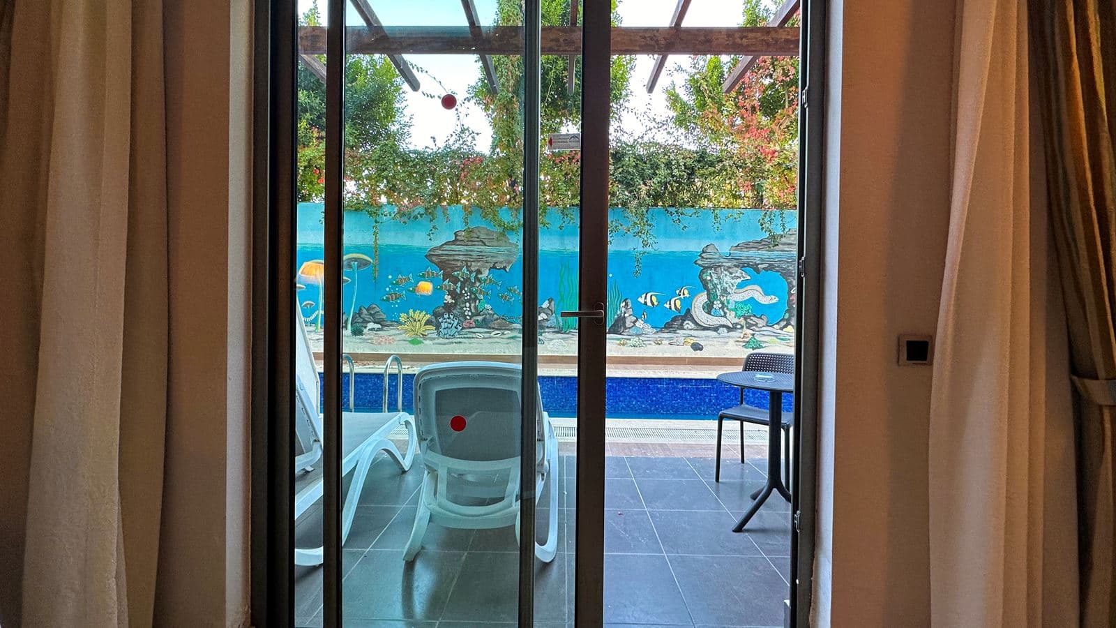 rooms-swim-up