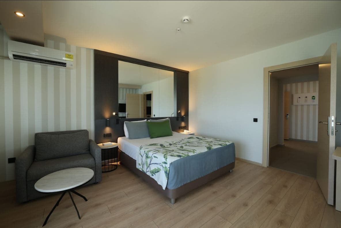 rooms-family-room-sea-view