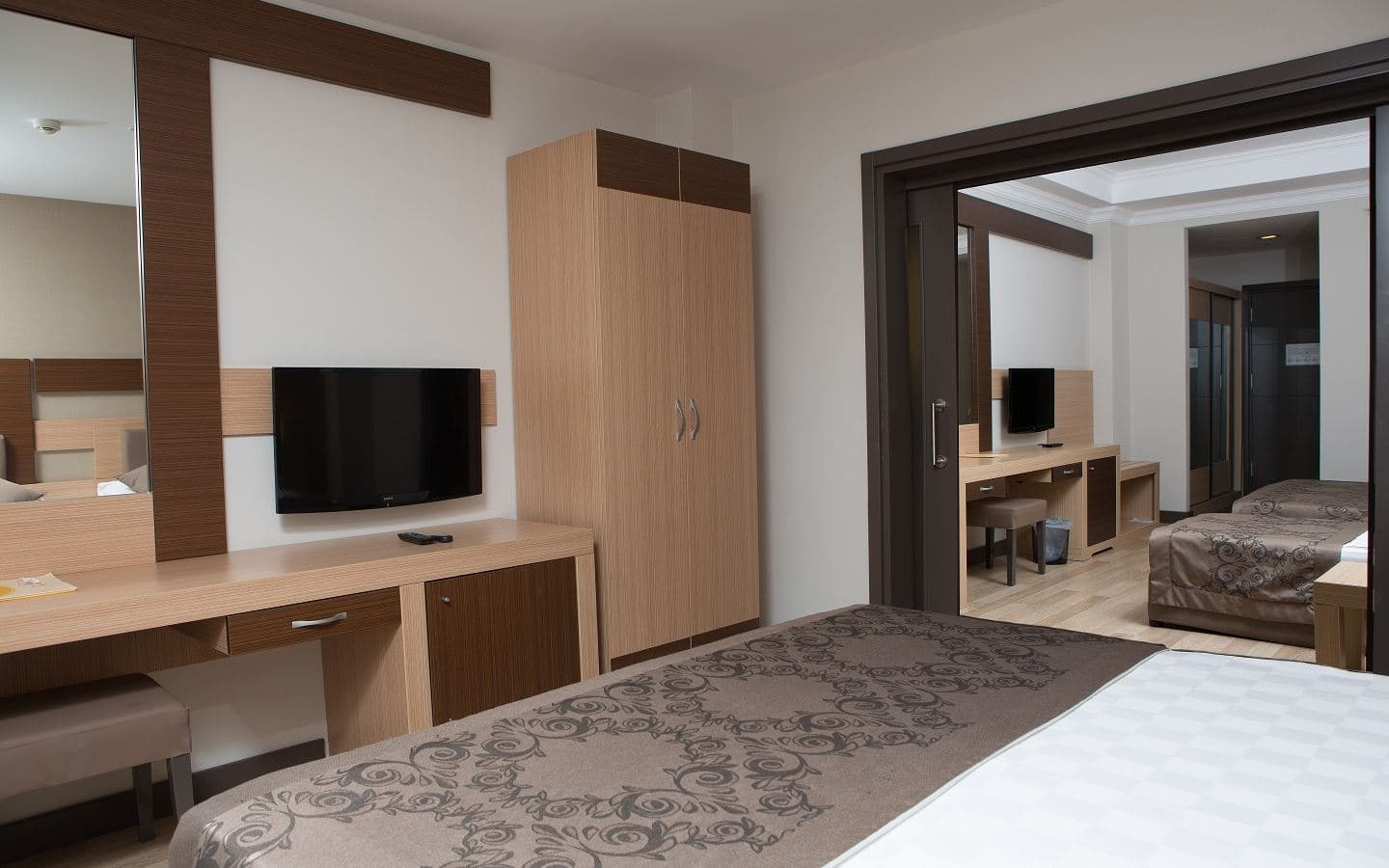 rooms-family-room