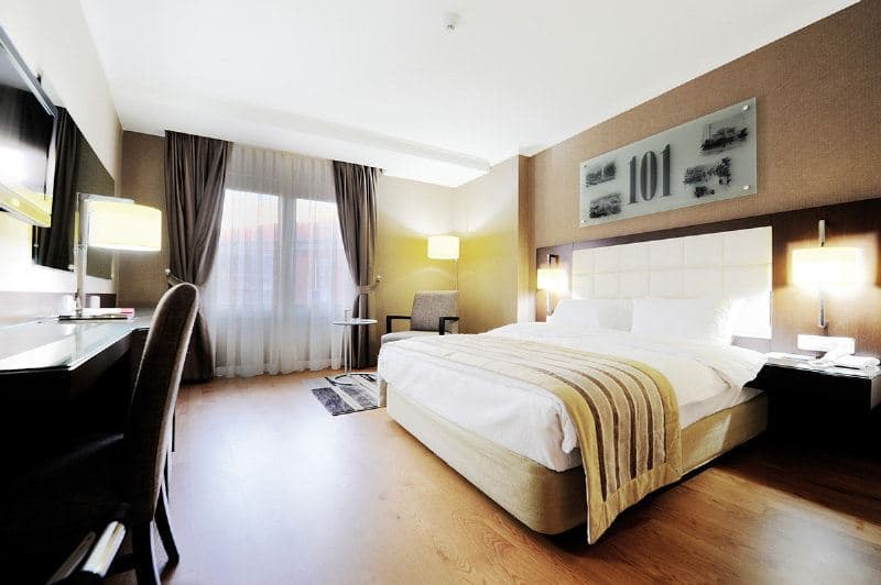 rooms-family-room-standard