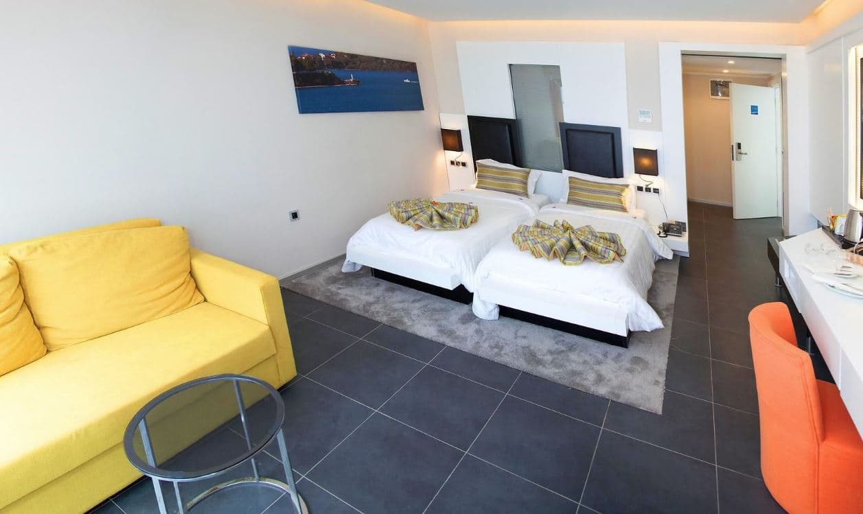 rooms-coral-room