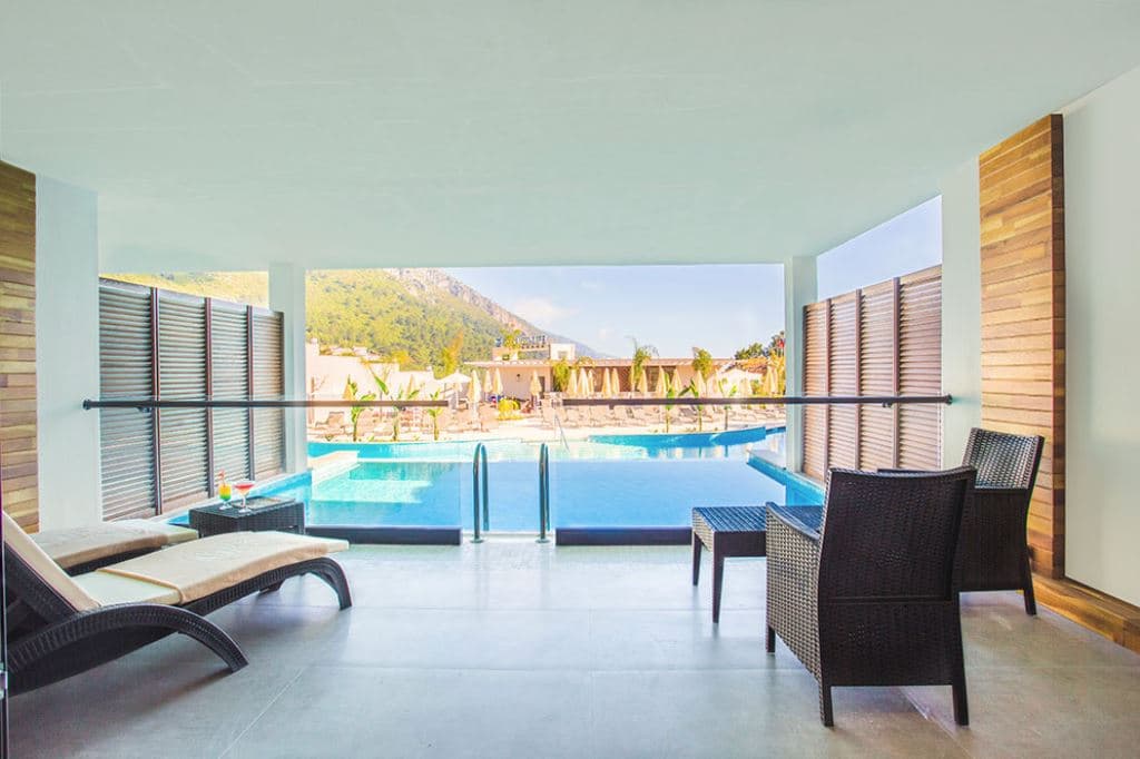 rooms-luxury-suites-with-private-pool