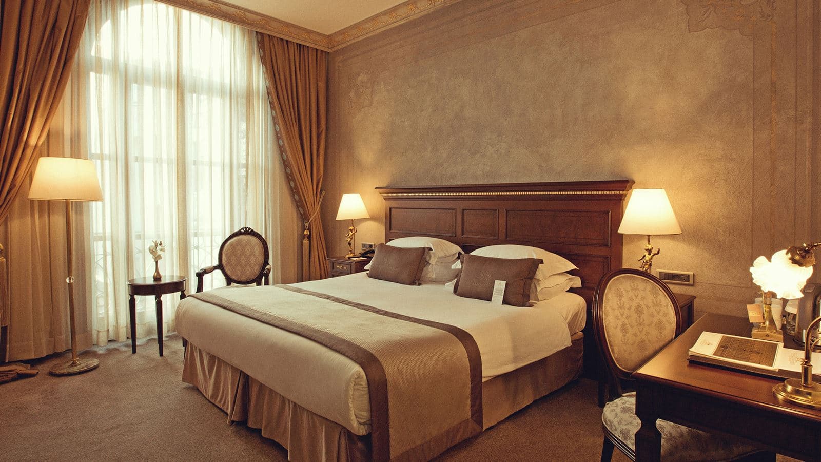 rooms-double-or-twin-deluxe