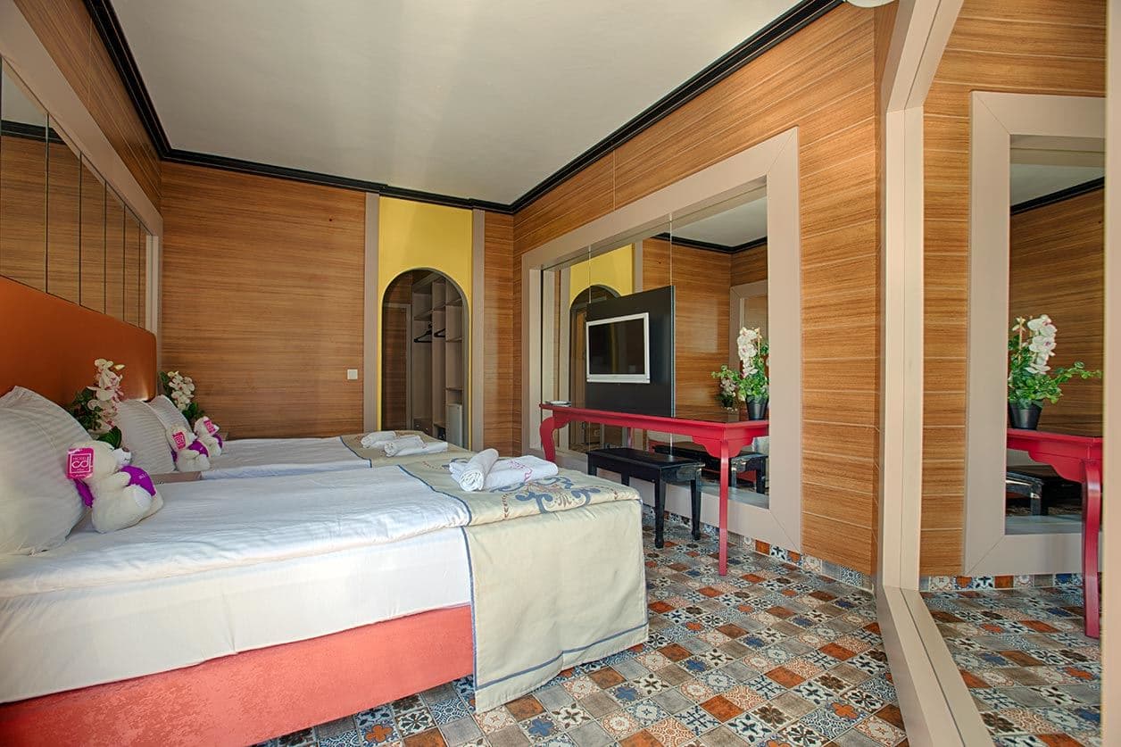 rooms-main-building-family-room