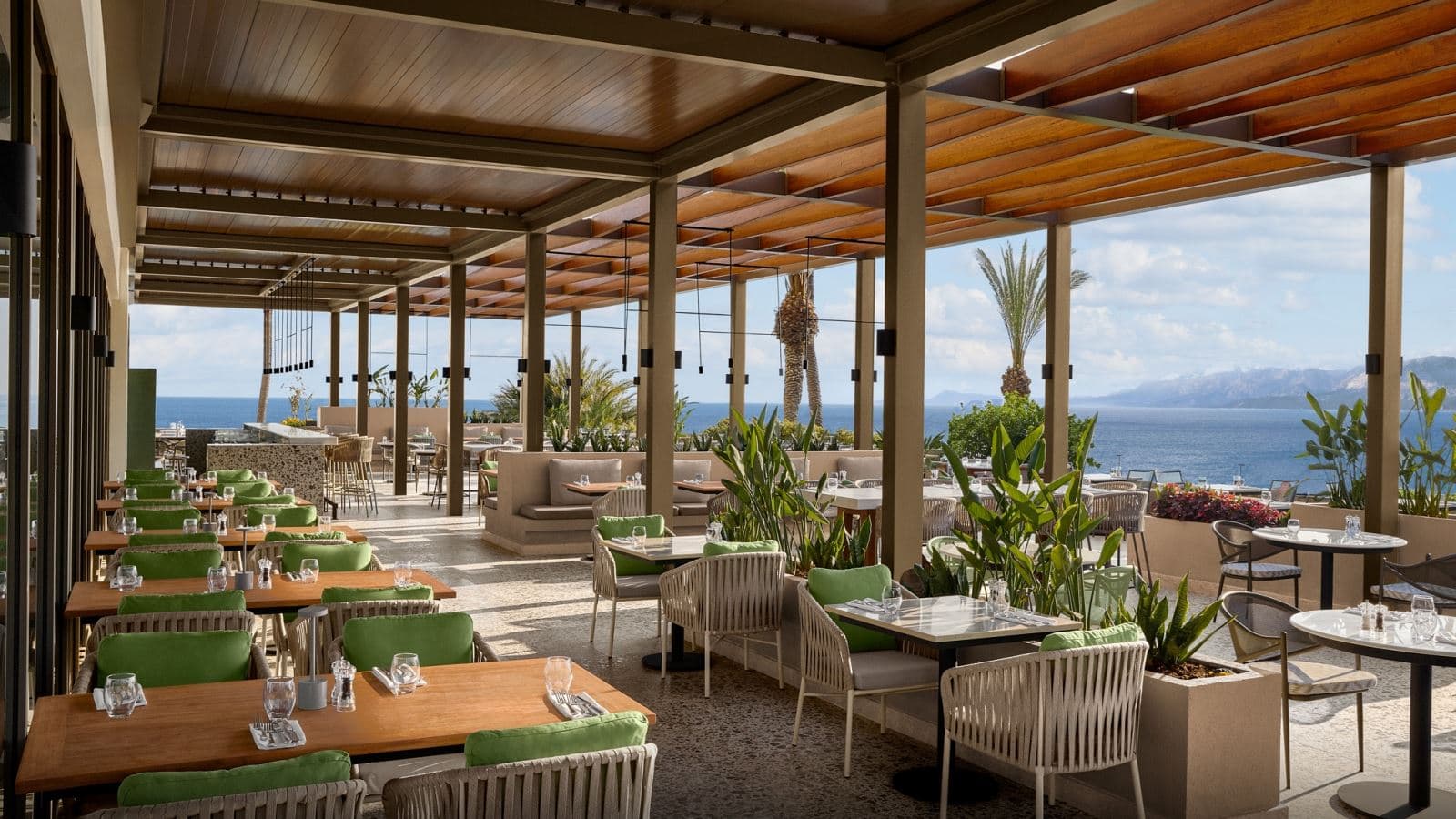 restaurants-panora-restaurant-at-akra