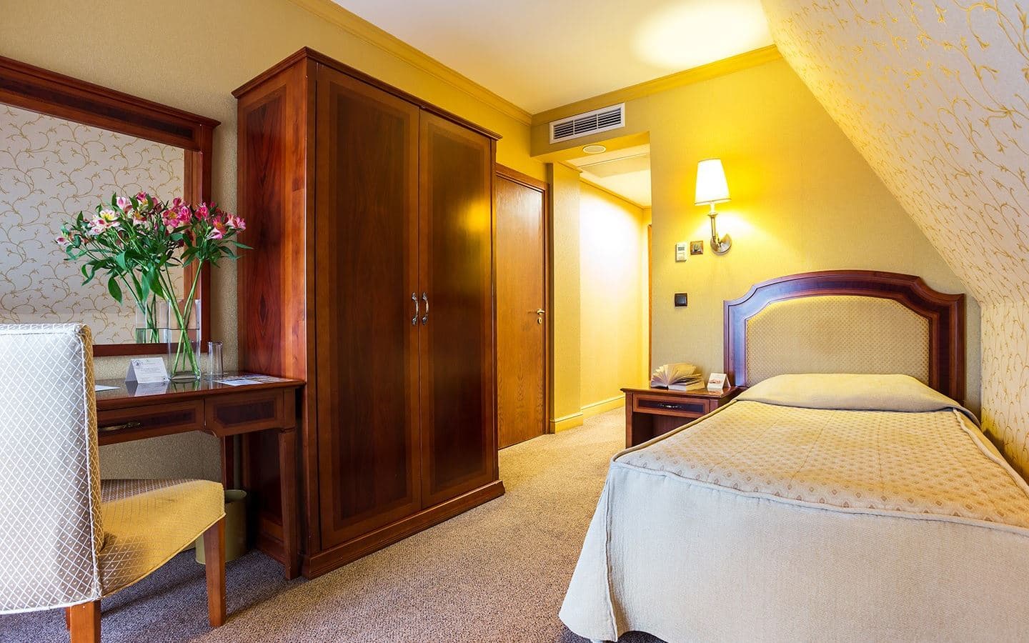 rooms-single-standard-room