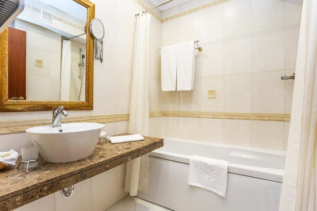 rooms-twin-standard-room-balcony