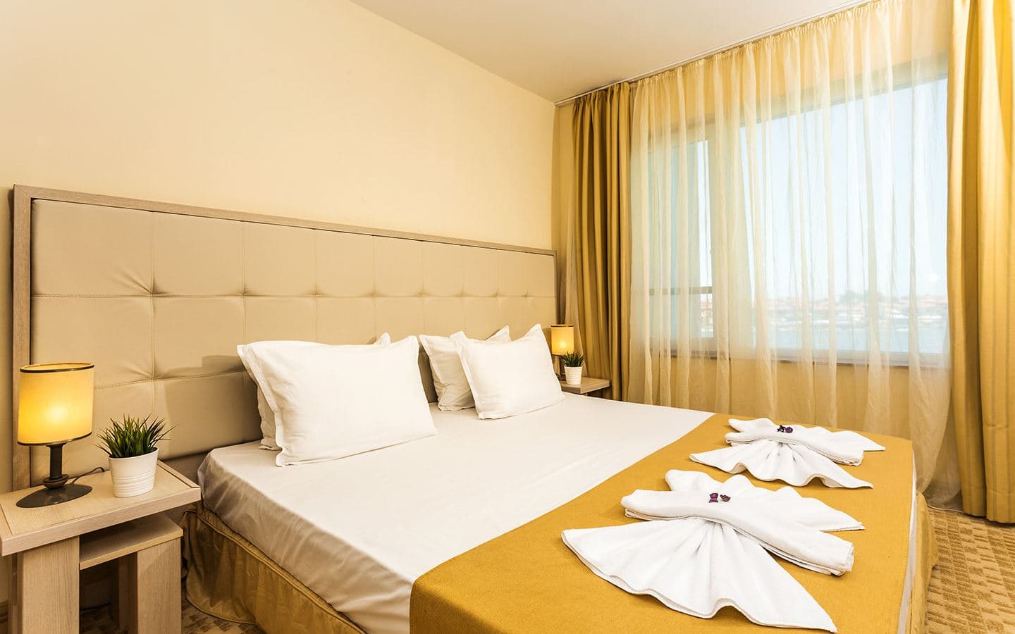 rooms-double-standard-apartment-balcony