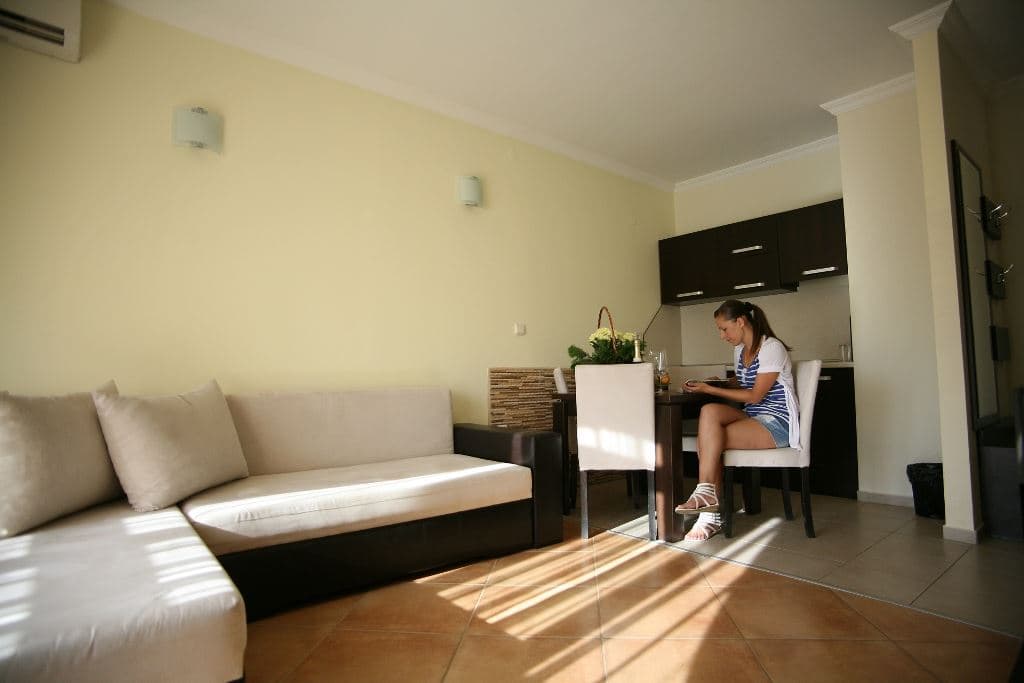 rooms-standard-apartment-balcony