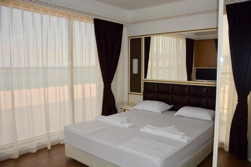 rooms-deluxe-apartment-seaview-balcony-or-terrace