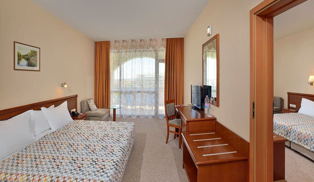 rooms-family-room-sea-view