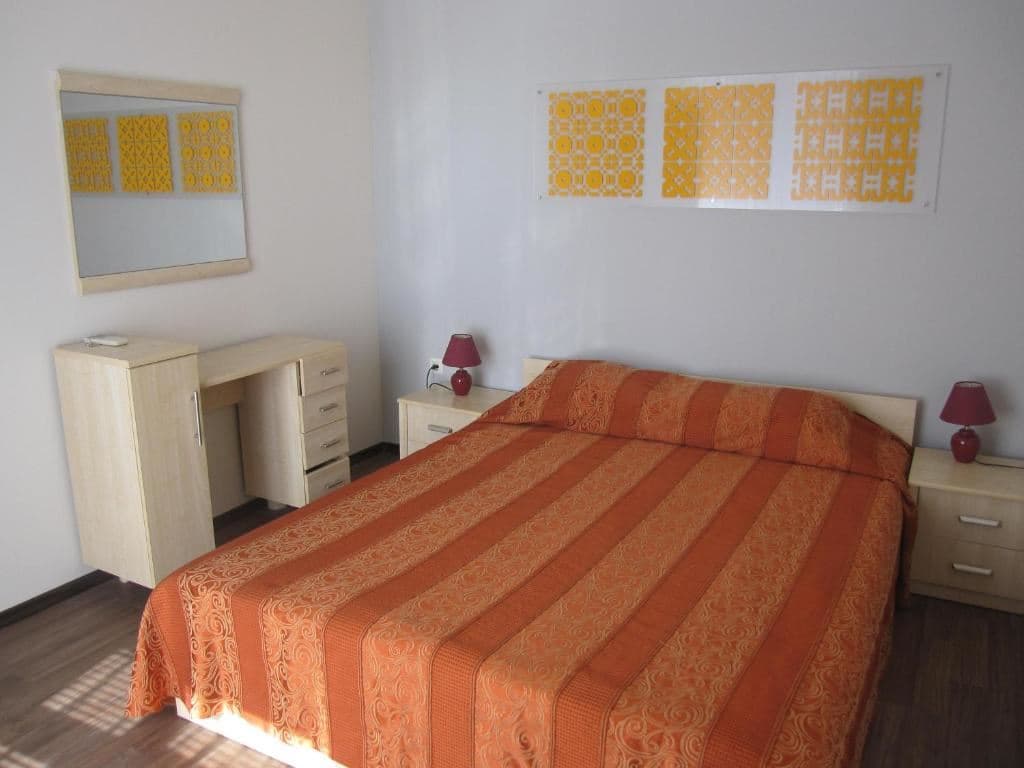 rooms-1-bedroom-standard-apartment-balcony-or-terrace