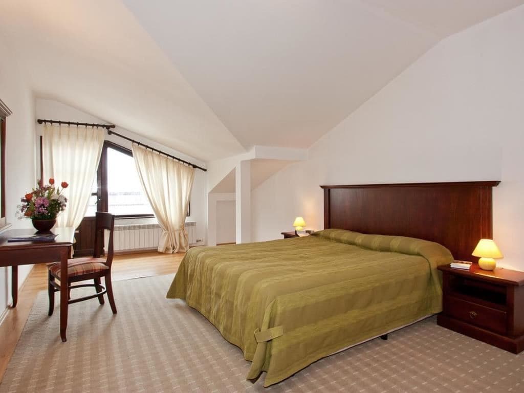 rooms-standard-room