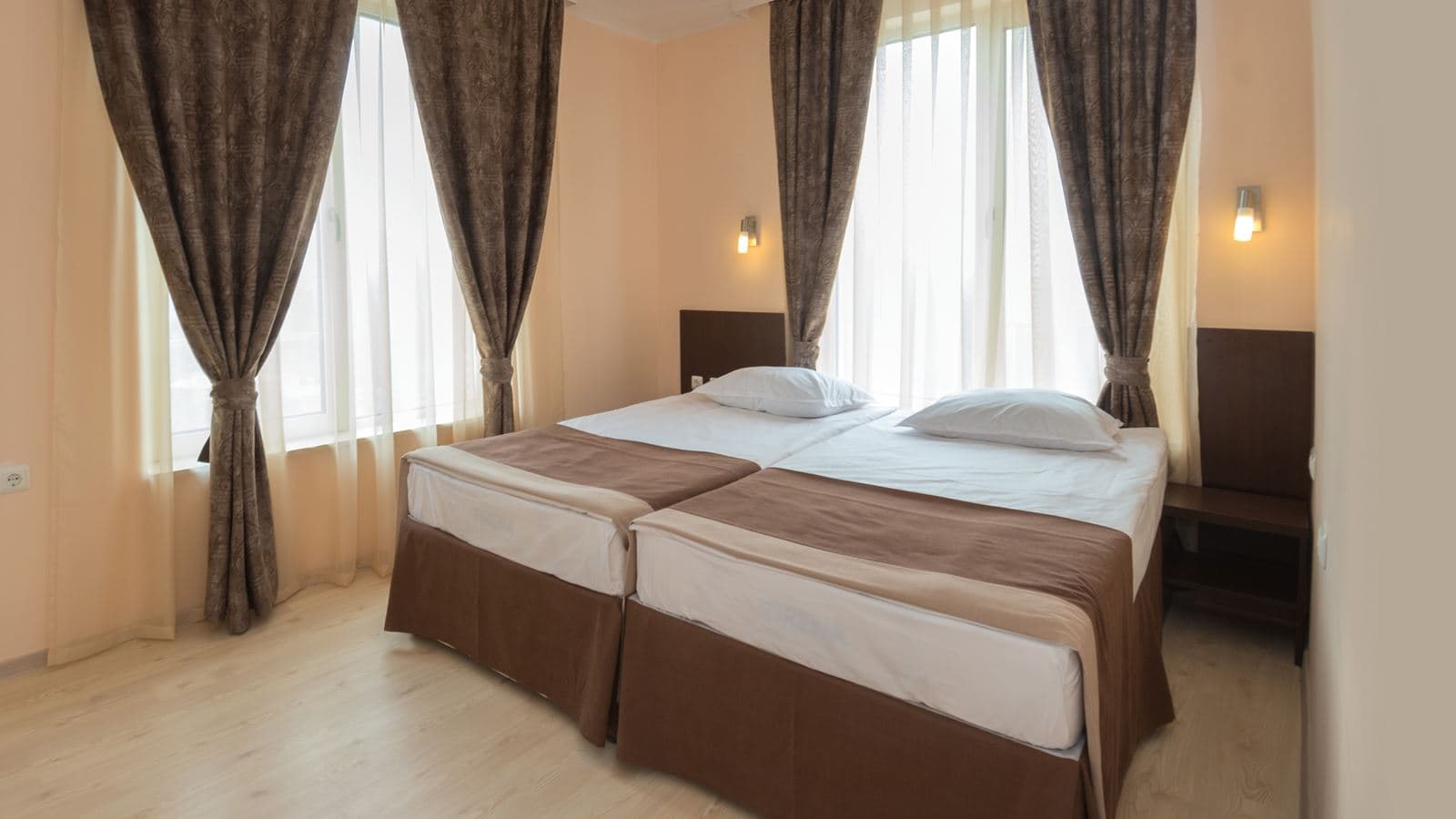 rooms-2-bedroom-standard-apartment-balcony-or-terrace
